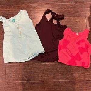 Bundle/lot of athletic tanks XS